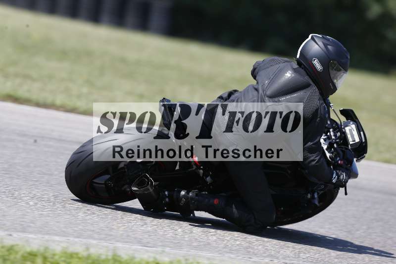 /44 09.08.2025 Plüss Moto Sport ADR/Freies Fahren/backside